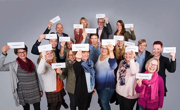 Das ProMediaService Team Bielefeld schaut gemeinsam in die Kamera