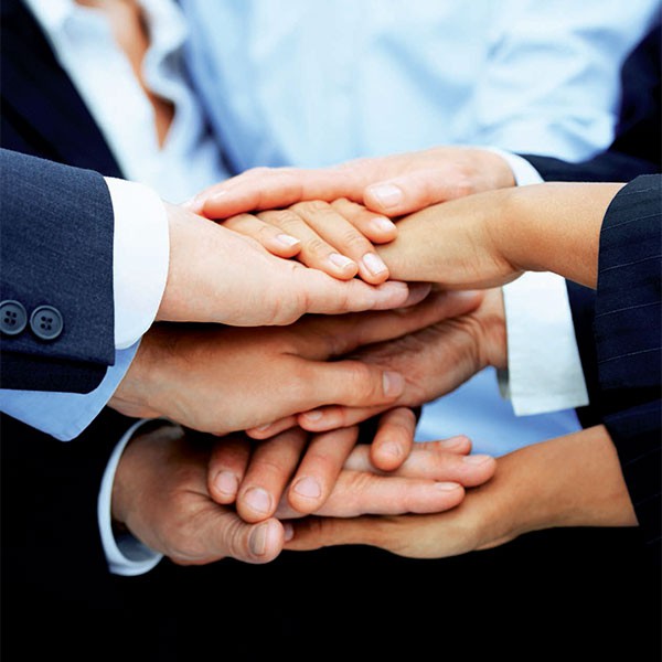 Coaching Mitarbeiter - ProMediaService Qualitätsmanagement - Abb. Hände übereinander